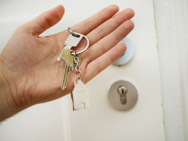 https://CarlynLowery.StopRentingStartOwning.com